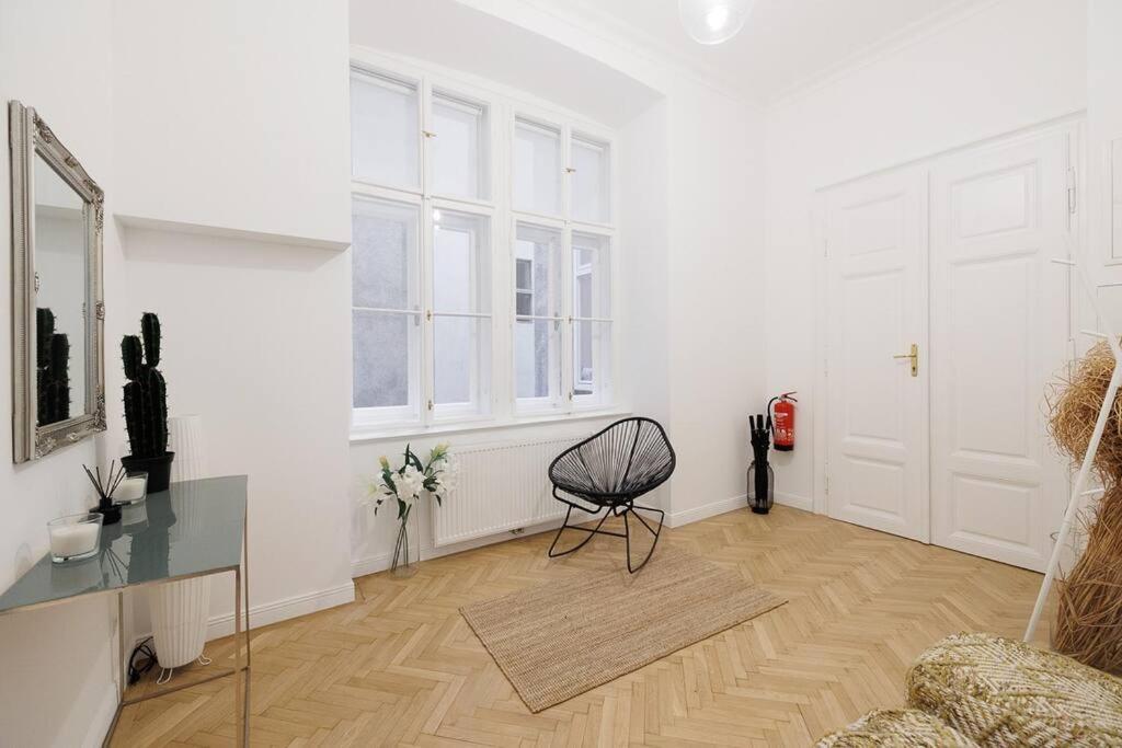 Franz 21 - Typical Viennese Apartment In The Heart Of 비엔나 외부 사진