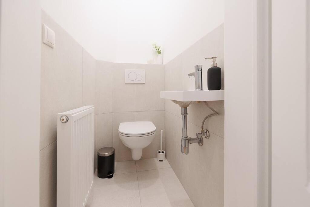 Franz 21 - Typical Viennese Apartment In The Heart Of 비엔나 외부 사진